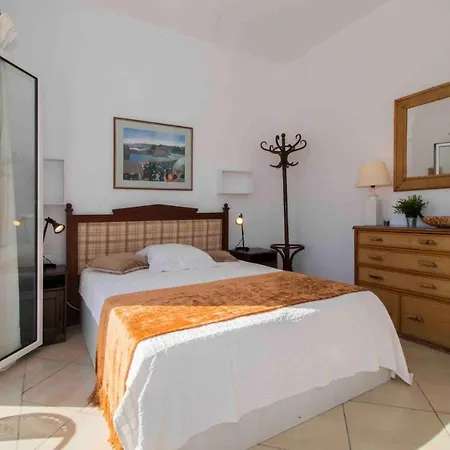 Mavrovouni House Left Апартаменты