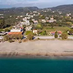 Malvazios Mavrovouni House Left