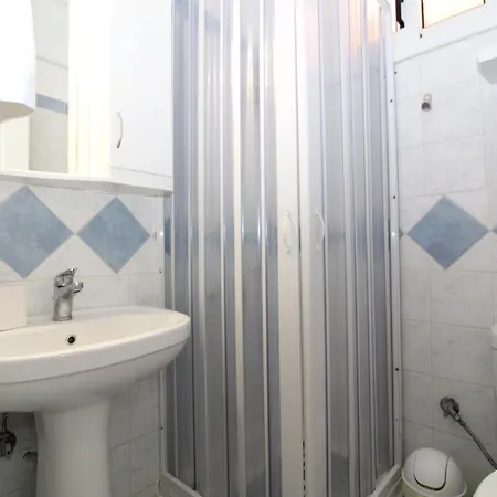 Mavrovouni House Left