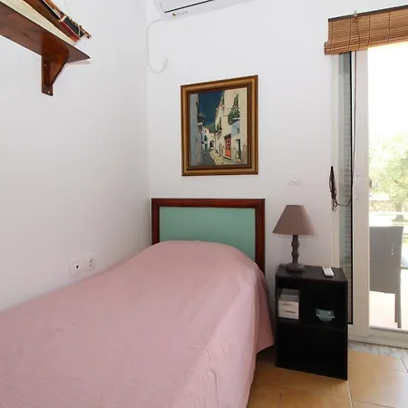 Malvazios Mavrovouni House Left アパート