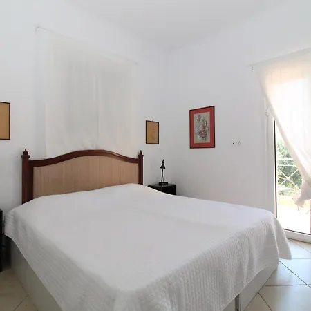 Mavrovouni House Left