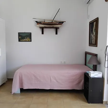Malvazios Mavrovouni House Left Апартаменты Гитион