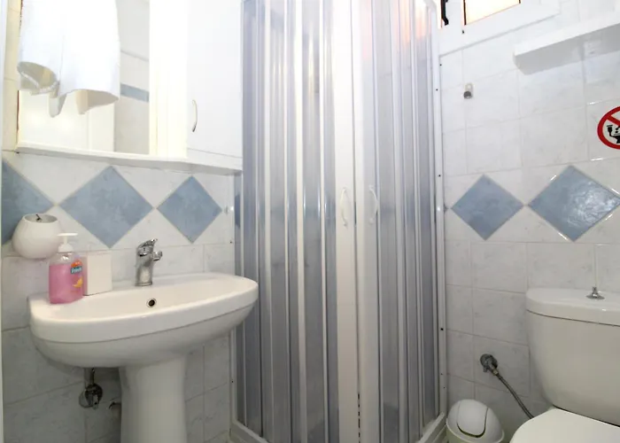 Malvazios Mavrovouni House Left