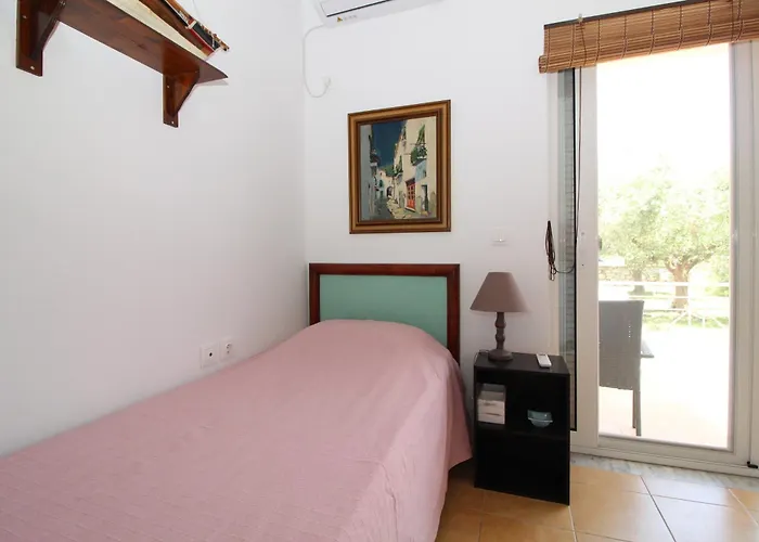 Malvazios Mavrovouni House Left アパート