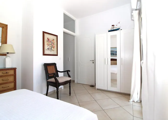 Malvazios Mavrovouni House Left *