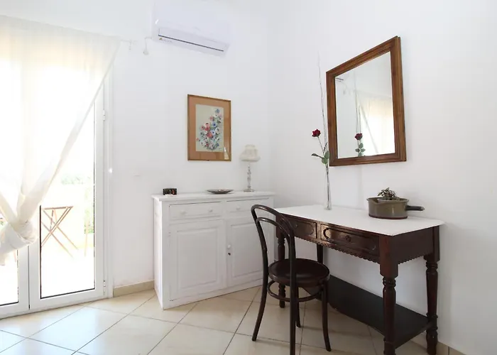 Malvazios Mavrovouni House Left *