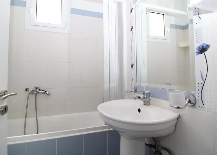 Malvazios Mavrovouni House Left * ギシオ