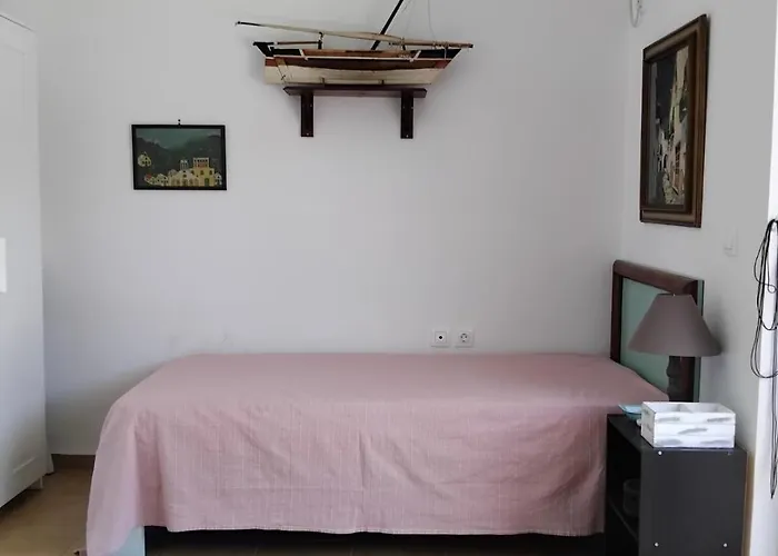 Malvazios Mavrovouni House Left アパート ギシオ