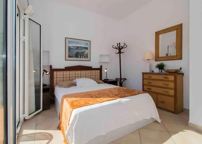 Malvazios Mavrovouni House Left アパート