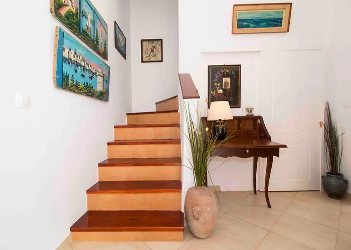 Malvazios Mavrovouni House Left アパート *